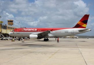 Colombiaanse Avianca schort vluchten Curaçao tijdelijk op vanwege corona