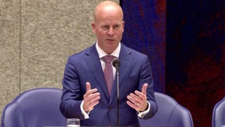 Veertien moties in Tweede Kamer over de eilanden