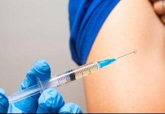 Niet-gevaccineerde ambtenaren op eigen kosten in quarantaine