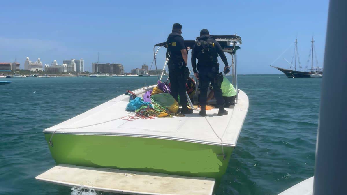 Kustwacht Deelt Boetes Uit Op Het Water Bij Eagle Beach - Aruba.nu